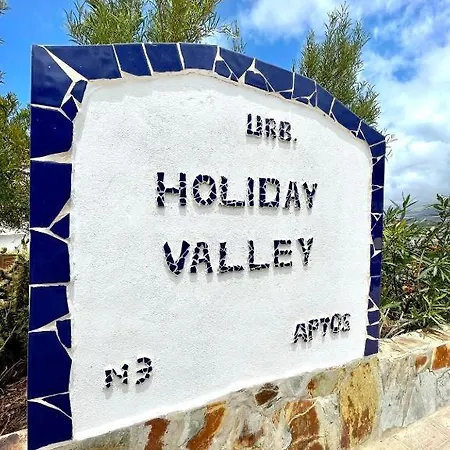 Holliday Village * אדחה